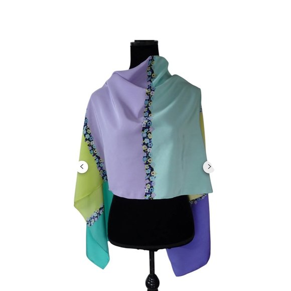 Vintage 90s Silk Wrap Scarf Shawl With Daisy Graphics - Picture 2 of 8